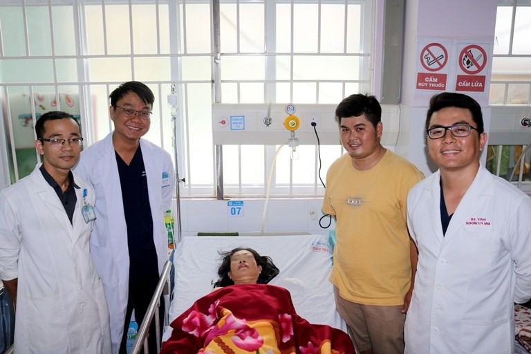 Thường xuyên ói sau ăn, bệnh nhân suýt chết vì khối u 2,5 kg