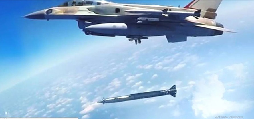 Cảnh máy bay F-16 bắn tên lửa Rampage (Thedrive)