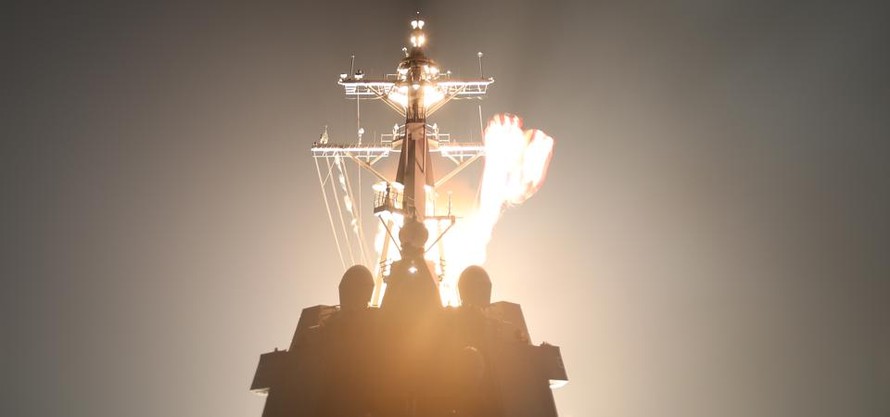 Tàu khu trục USS John Finn, đang đi giữa Hawaii và bờ tây nước Mỹ, đã phóng một tên lửa SM-3 Block IIA vào tầng cao của bầu khí quyển