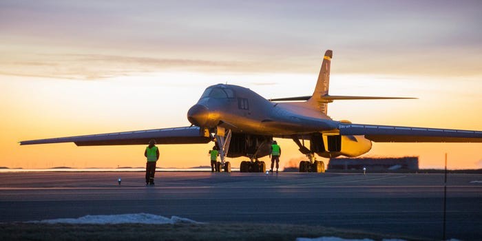 Một máy bay ném bom B-1B tại sân bay Ørland vào ngày 13 tháng 3