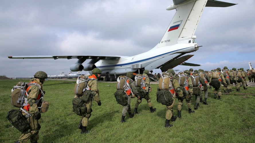 Hình ảnh hãng tin Tass đăng tải cho thấy việc Nga rút quân