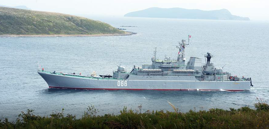 Một tàu vận tải-đổ bộ của hải quân Nga