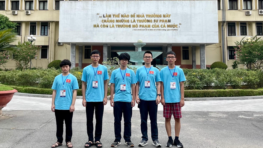 Đội tuyển học sinh Việt Nam tham dự Olympic Vật lý Quốc tế 2021 (IPhO 2021).