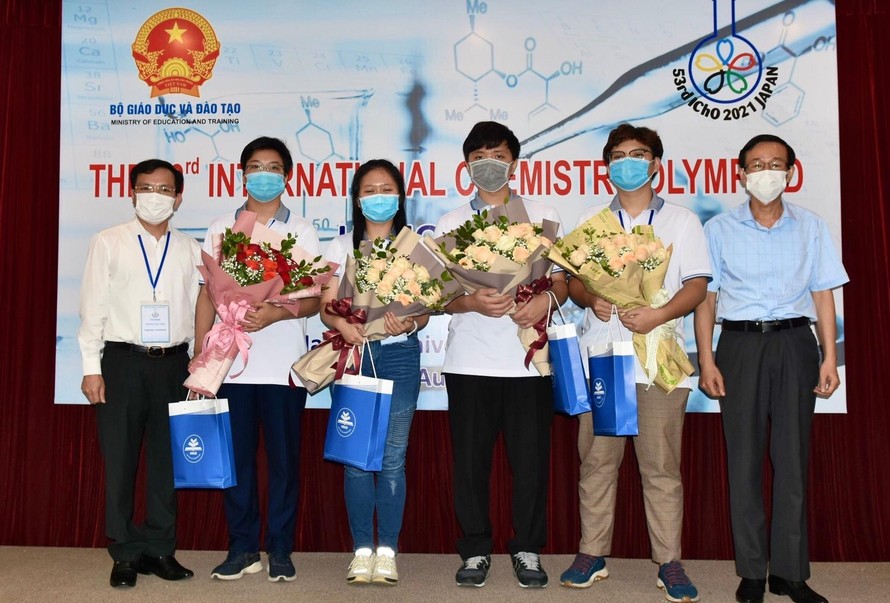 Việt Nam giành 3 Huy chương Vàng tại Olympic Hóa học quốc tế 2021 