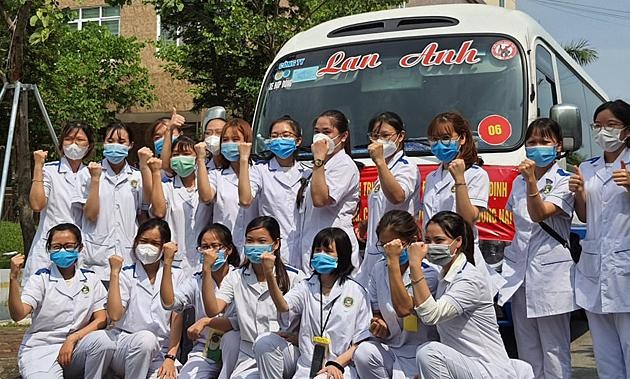 Sinh viên Điều dưỡng Nam Định tình nguyện vào Đồng Nai chống dịch