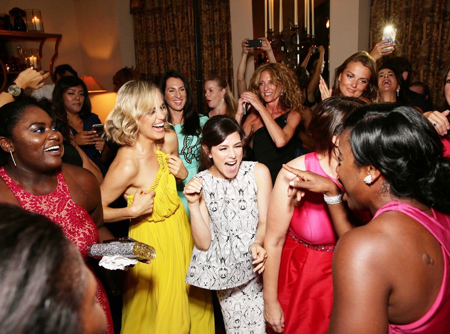 Những bộ váy đẹp và 'thảm hoạ' nhất thảm đỏ Emmy 2015