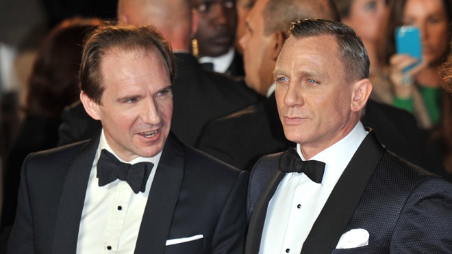 Ralph Fiennes (trái) và Daniel Craig sẽ thành cặp M-007 mới trên màn ảnh