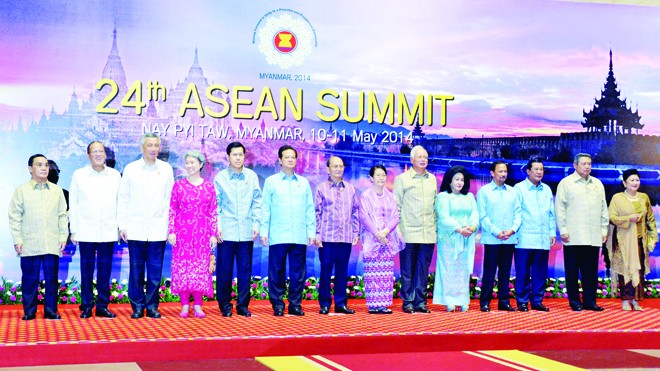 Thủ tướng Nguyễn Tấn Dũng chụp ảnh chung cùng các trưởng đoàn dự hội nghị. Ảnh: Đức Tám