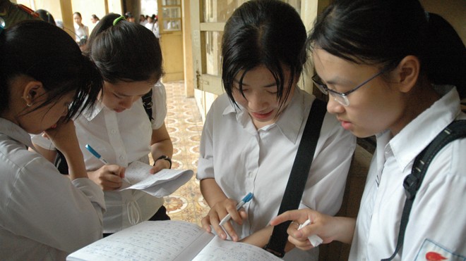 Học sinh cuối cấp một trường THCS ở Hà Nội. Ảnh: Hồng Vĩnh