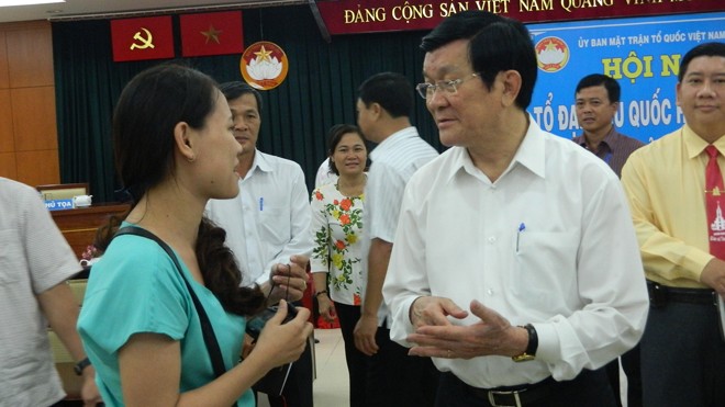 Chủ tịch nước Trương Tấn Sang tiếp xúc cử tri TPHCM. ảnh: Huy Thịnh