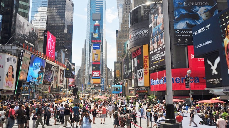 Quảng trường thời đại Times Square luôn tấp nập du khách. Ảnh Hà Anh