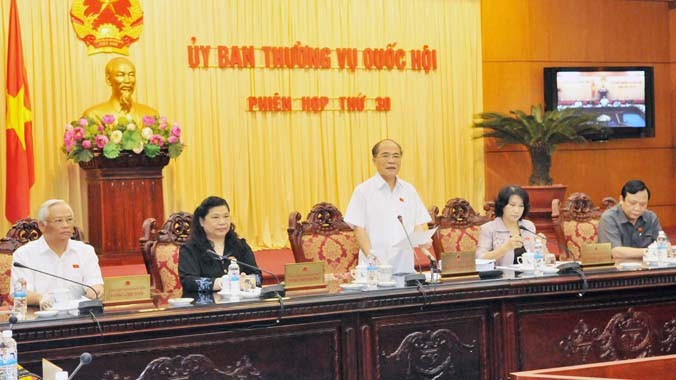 Chủ tịch Quốc hội Nguyễn Sinh Hùng phát biểu tại phiên họp thứ 30. Ảnh: Phan Sáng