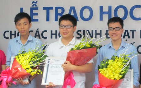 Từ trái qua phải: Nguyễn Thế Hoàn, Nguyễn Huy Tùng, Trần Hồng Quân 