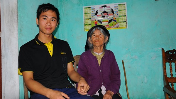 Trần Minh Tài và bà nội