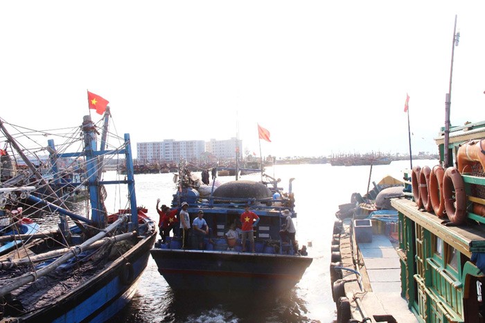 Hàng trăm ngư dân Đà Nẵng đồng loạt ra khơi