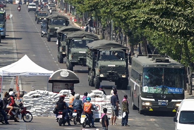 Xe quân đội Thái Lan ở thủ đô Bangkok cuối năm 2013.
