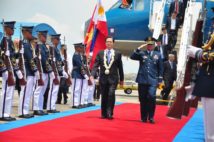 Nghi thức đón Thủ tướng Nguyễn Tấn Dũng tại sân bay quân sự Villamor, Thủ đô Manila.