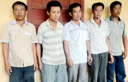 5 trong số hàng chục đối tượng bị công an Hà Tĩnh bắt giữ sau vụ gây rối, trộm cắp tàn sản tại KCN Vũng Áng chiều tối ngày 14/5