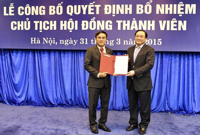 Phó Thủ tướng Chính phủ Hoàng Trung Hải trao quyết định bổ nhiệm cho tân Chủ tịch HĐTV EVN Dương Quang Thành