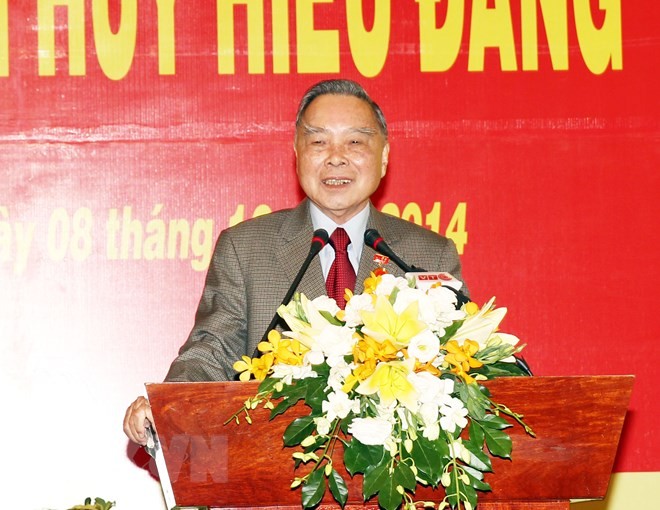 Nguyên Thủ tướng Phan Văn Khải phát biểu tại buổi lễ được Trao tặng Huy hiệu 55 năm tuổi Đảng. (Ảnh: Đức Tám/TTXVN)