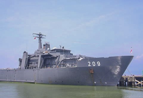 Tháng 9/2012, tàu khu trục Persistence (lớp Endurance) của Hải quân Singapore từng thăm hữu nghị Đà Nẵng. Ảnh: Nguyễn Đông.