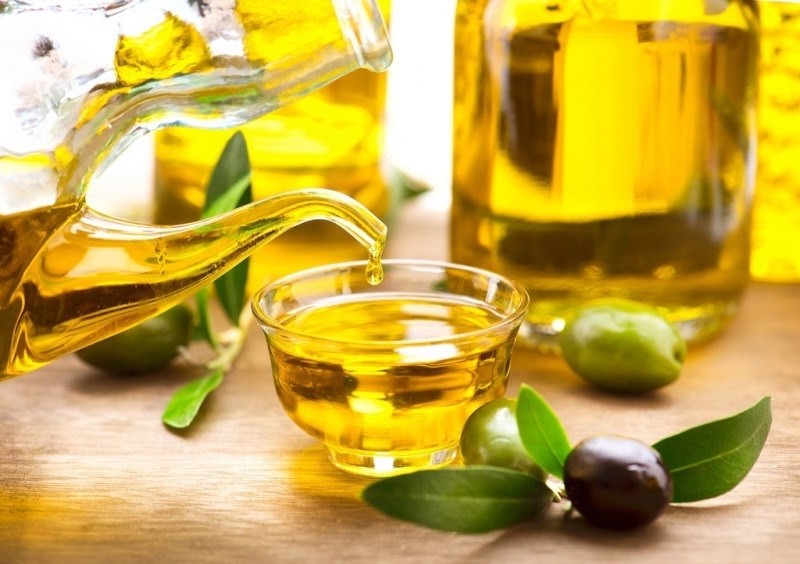 Đây là loại chất béo tốt cho tim mạch. Dầu oliu có thể làm giảm những tác động của cholesterol xấu đối với cơ thể. Ảnh: Internet