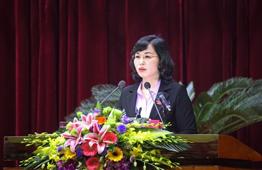 Bà Trịnh Thị Minh Thanh, Phó Chủ tịch Thường trực HĐND tỉnh, phát biểu tại kỳ họp.