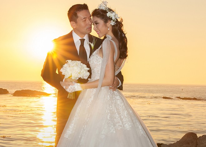 Ngọc Quyên và chồng đón hoàng hôn lãng mạn trên biển