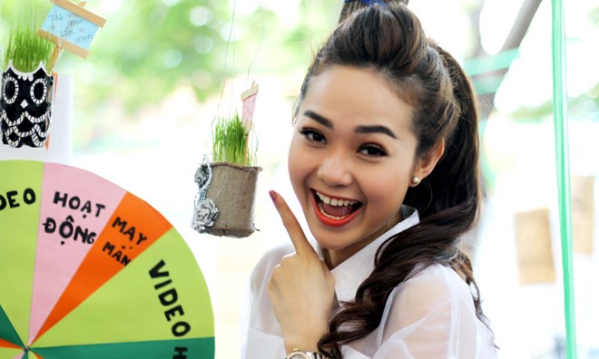 Minh Hằng tươi tắn làm đại sứ môi trường