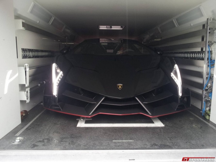 Siêu xe Lamborghini Veneno Roadster bất ngờ lộ diện ở Munich