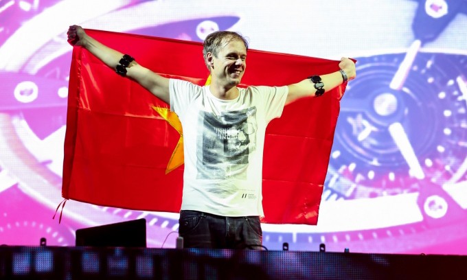 DJ số 1 thế giới Armin quay trở lại Việt Nam vào tháng 12/2017