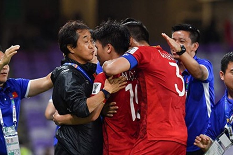 Hai đội bóng Đông Nam Á 'vượt ải' vòng bảng Asian Cup thế nào?