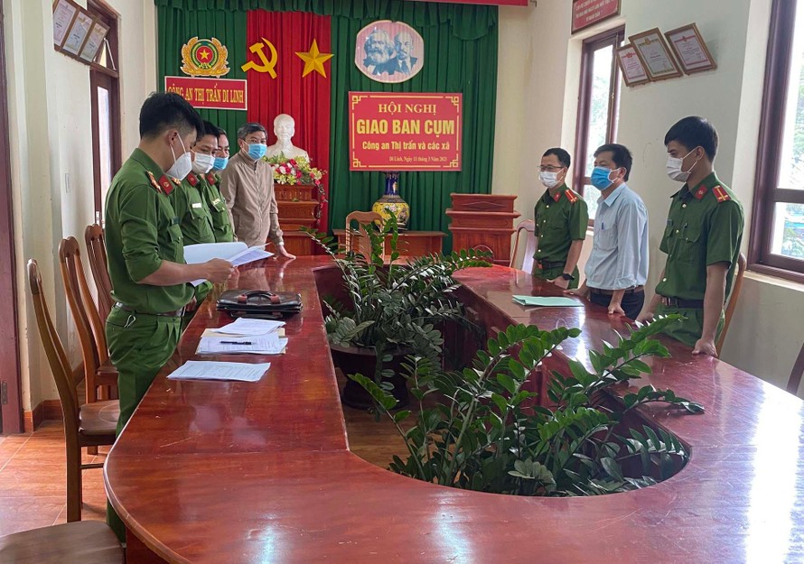 Tống đạt quyết định khởi tố bị can đối với Nguyễn Mậu Dương