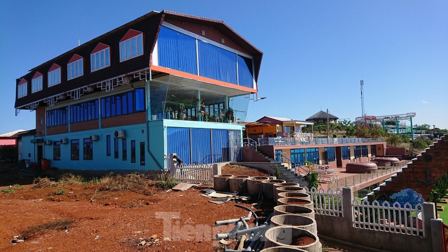 Nhà chú Đông cơi nới công trình khủng biến Tà Đùng trở nên nhếch nhác, manh mún