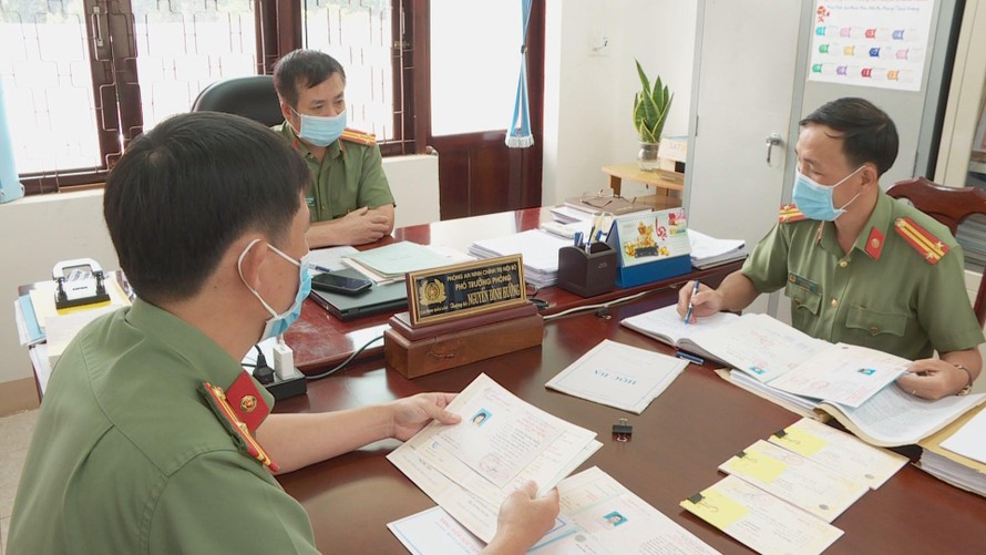 Công an kiểm tra bằng cấp giả ở huyện Cư Kuin