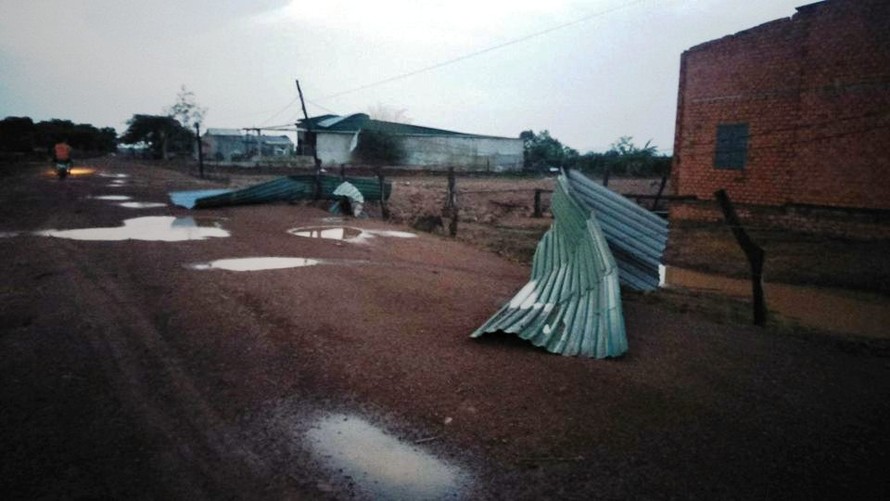 Đắk Lắk: Hàng trăm nhà tốc mái do mưa lớn kèm lốc xoáy