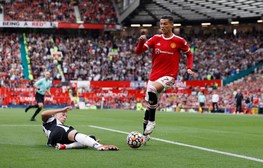 Vì sao HLV M.U Solskjaer không cho Ronaldo ra sân trong trận thua West Ham?