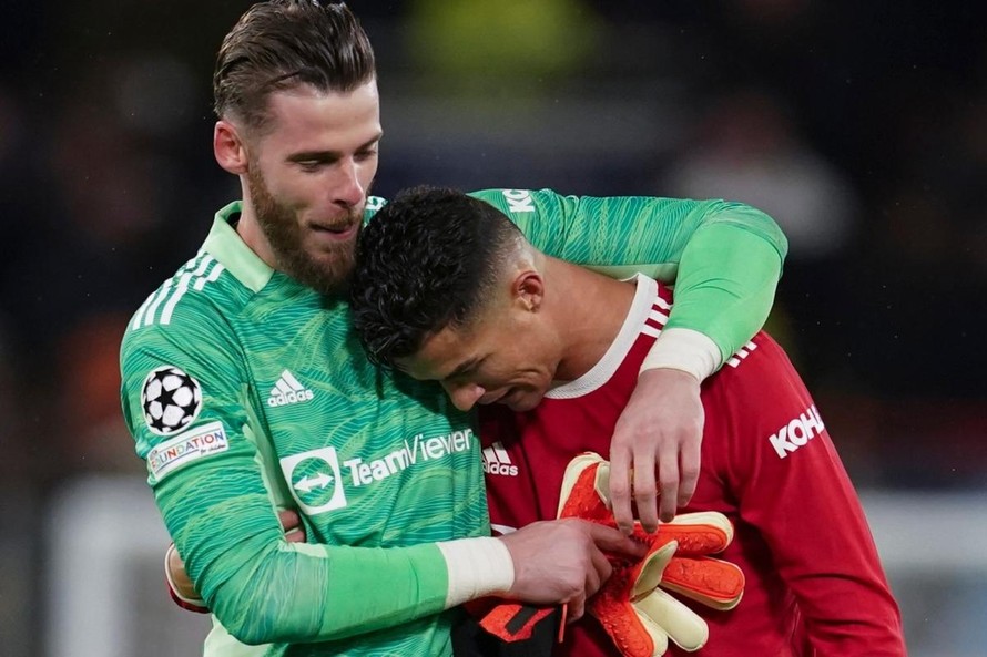 De Gea chấp nhận giảm lương để ở lại MU  Tin chuyển nhượng