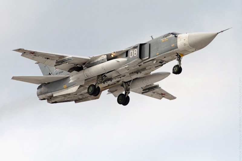 Cận cảnh cường kích Su-24 khiến hải quân Mỹ thất thần