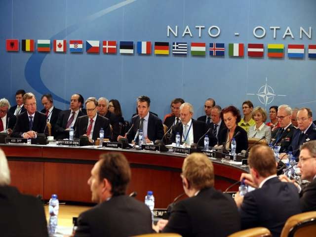 NATO tính học 'mô hình Nga' ở Crimea