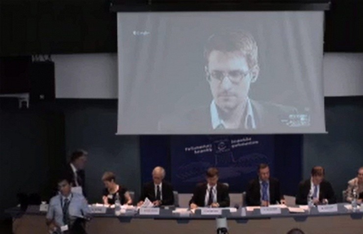 ‘Kẻ lộ mật’ Snowden có thể xin nhập quốc tịch Nga
