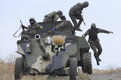 Xe tăng, trọng pháo Ukraine rầm rập tiến về Mariupol