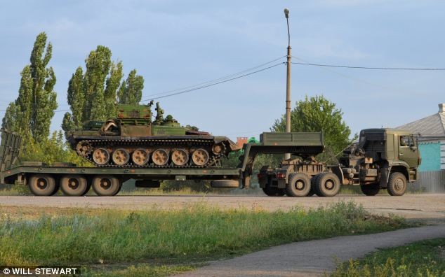Đoàn xe quân sự ‘bí ẩn’ bất ngờ xuất hiện gần Donetsk