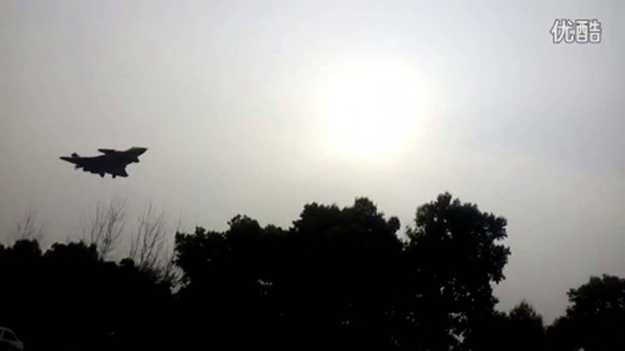 Chiến đấu cơ 'tàng hình' J-31 Trung Quốc lần đầu lộ diện