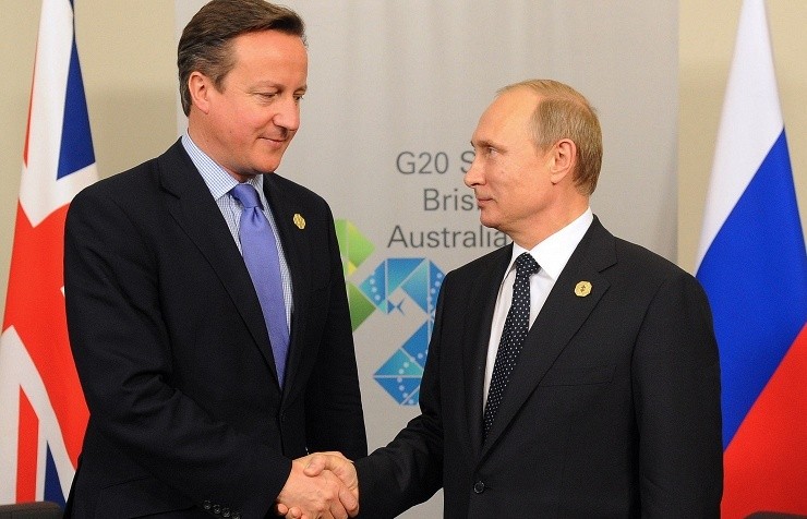 Tổng thống Nga Vladimir Putin (trái) tại cuộc gặp với Thủ tướng Anh David Cameron bên lề Hội nghị G20