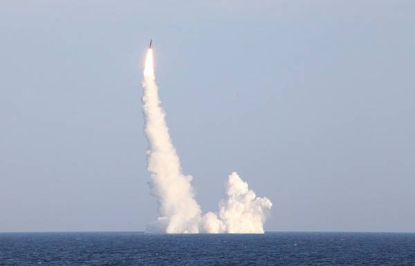 Cận cảnh ‘quái vật biển’ Nga phóng siêu tên lửa Bulava