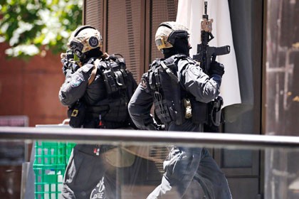 Lực lượng an ninh Australia phong tỏa hiện trường.