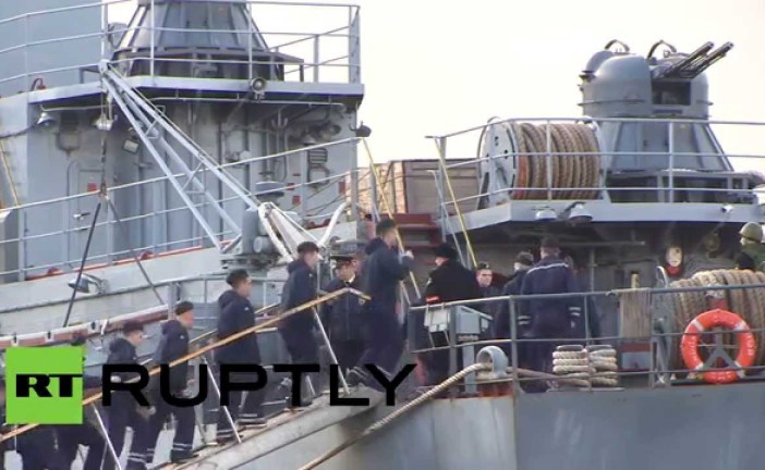 [VIDEO] Không nhận được Mistral, thủy thủ Nga lên tàu rời Pháp