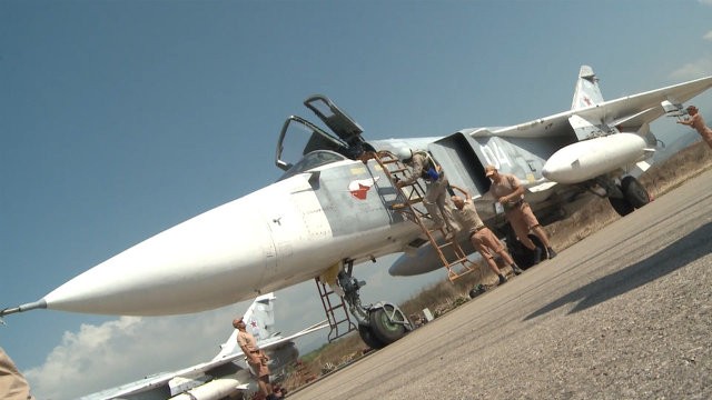 Căn cứ không quân Nga hối hả trước giờ không kích IS