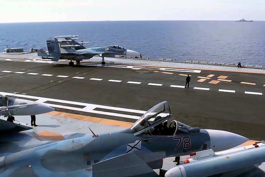 Tiêm kích Nga rời tàu sân bay trở về căn cứ